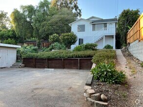 Building Photo - 465 El Sueno Rd