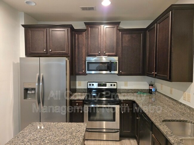 Building Photo - 417 Village View