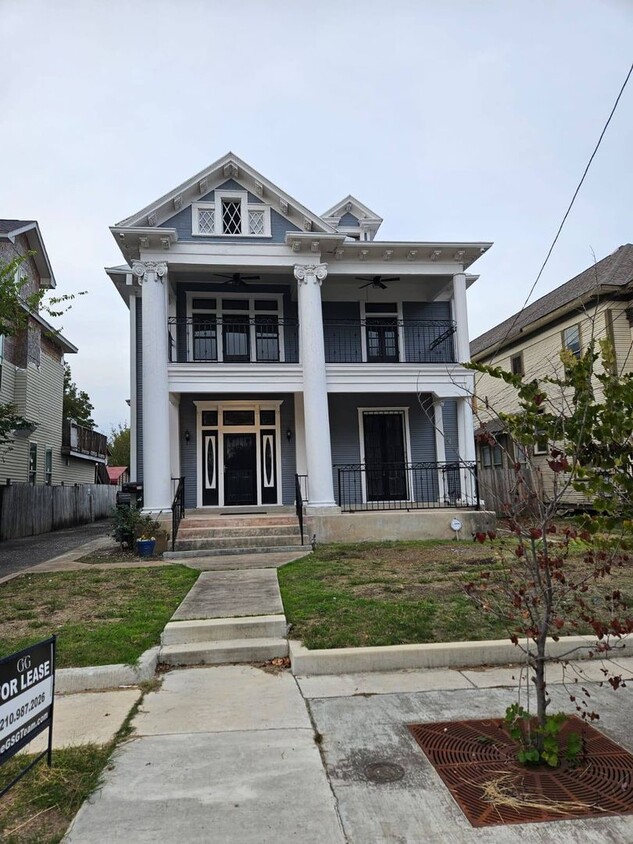 Primary Photo - Charming 3br/1bath triplex -close to downt...