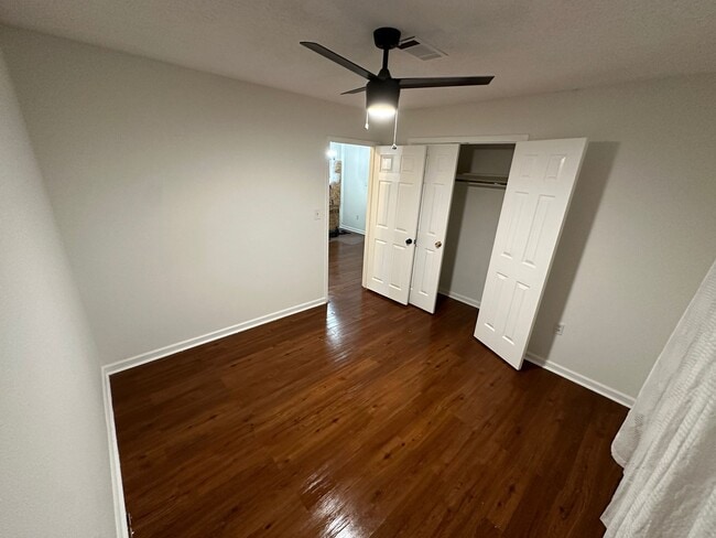 Foto del edificio - 3535 Farwood Dr