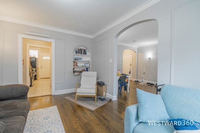 Foto del edificio - 6510 N Hamilton Ave