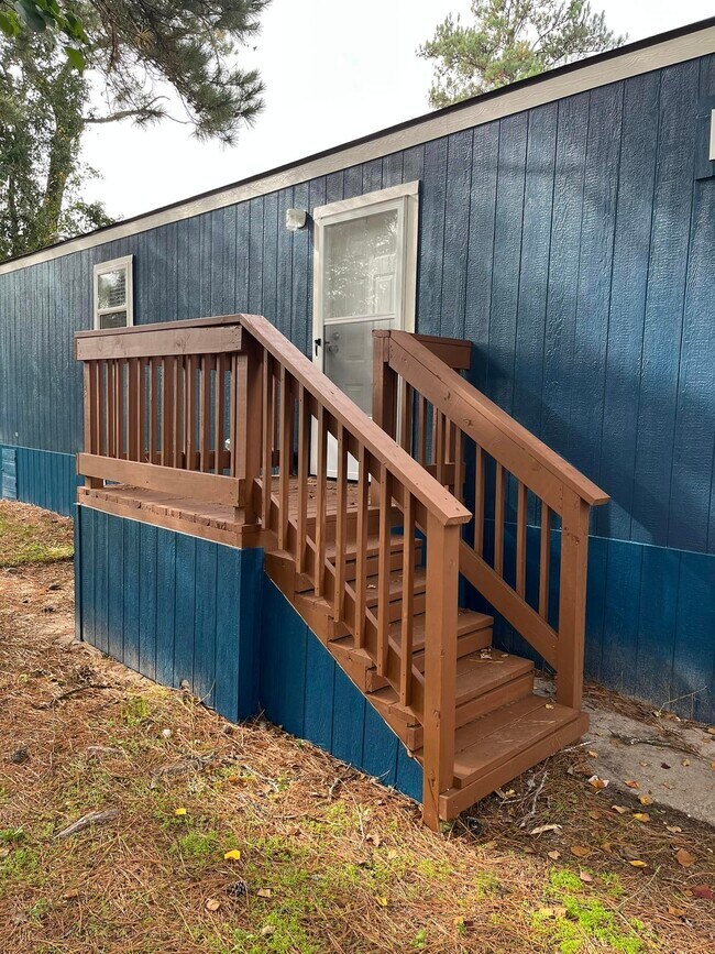 Building Photo - 231 Fryer St