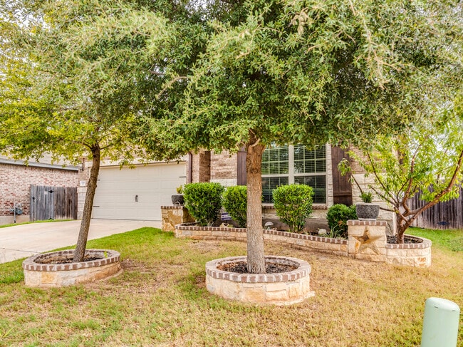 Building Photo - 120 Sawtooth Dr
