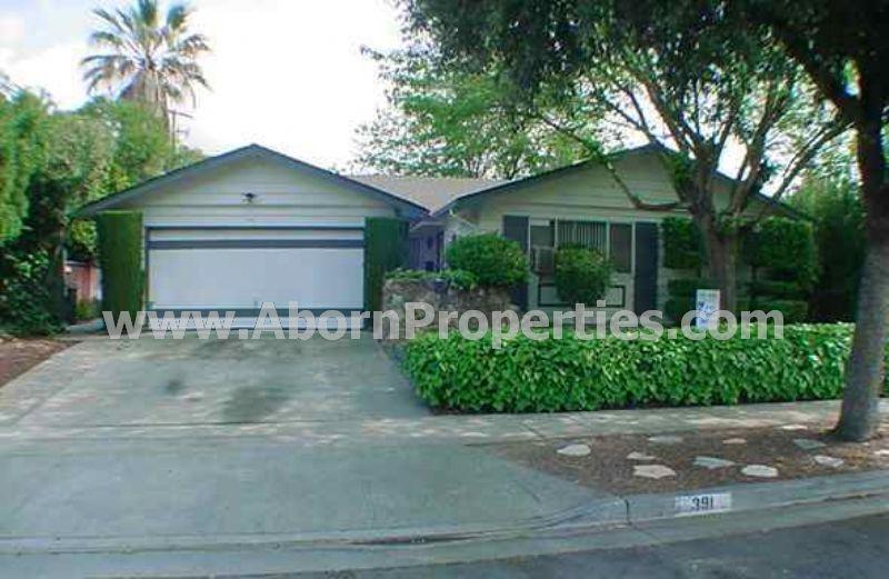 Foto principal - Remodeled 5 bedroom with new landscaping a...