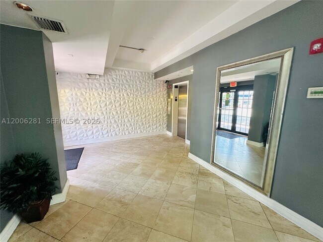 Building Photo - 710 Washington 321