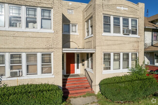 Building Photo - 2717 Fulton St