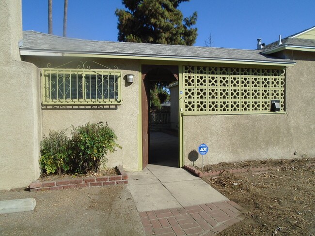 Building Photo - 9918 Woodman Ave