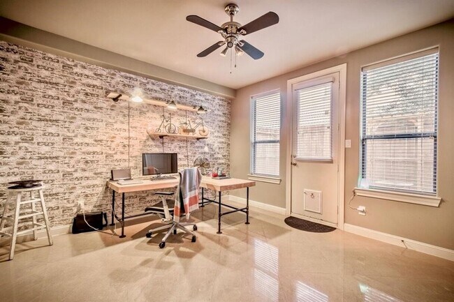 Foto del edificio - 2821 Sherwin St