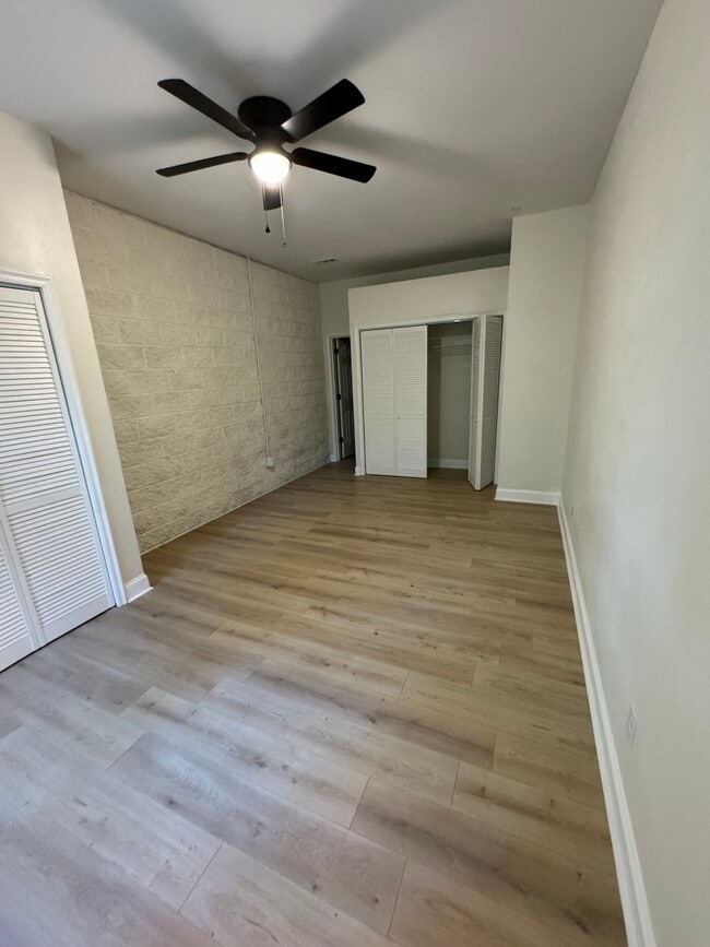 Building Photo - 49 Bayshore Dr