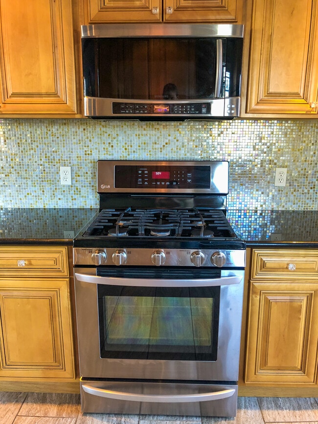 kitchen - stainless steel oven + microwave - 3200 S Van Buren St