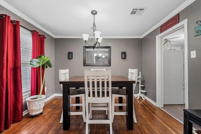 Foto del edificio - 3241 Edmond Ave