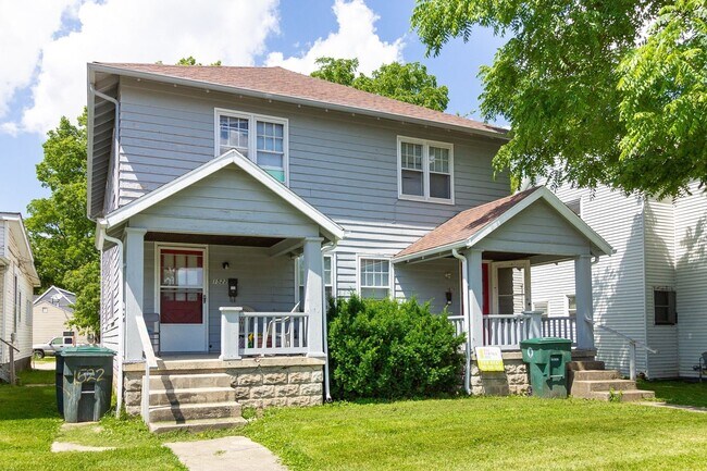 Foto del edificio - PRELEASING for AUGUST! Close to Campus: In...