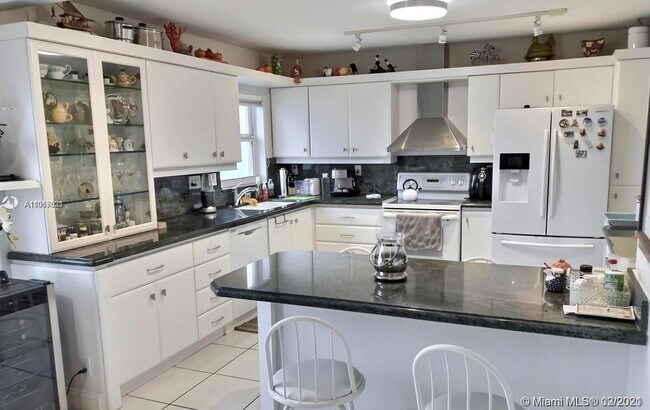 Building Photo - 3850 Galt Ocean Dr