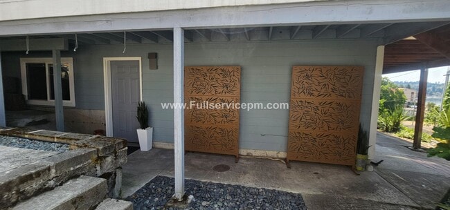 Building Photo - Quiet and charming 1 bedroom 1 bath DS apartment in Redondo Beach house