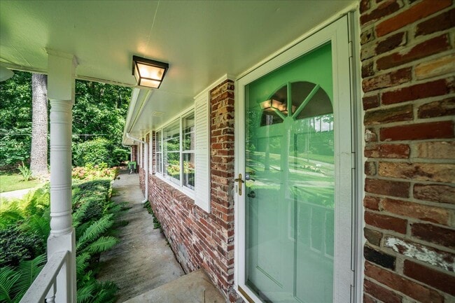 Building Photo - 2038 S Akin Dr