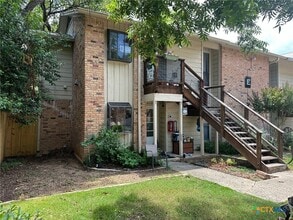 Building Photo - 421 W San Antonio St
