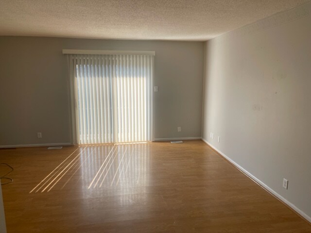 Foto del edificio - 3235 Lupine Dr