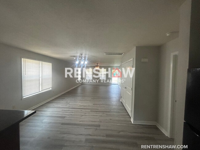 Building Photo - 201 Phillips St