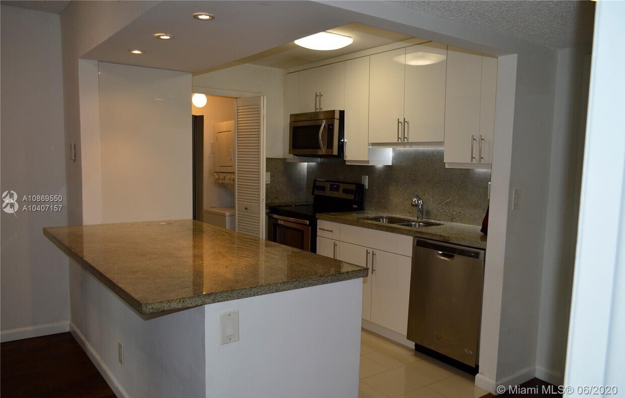 240 Lakeview Dr Unit 105, Weston, FL 33326 Condo for Rent in Weston