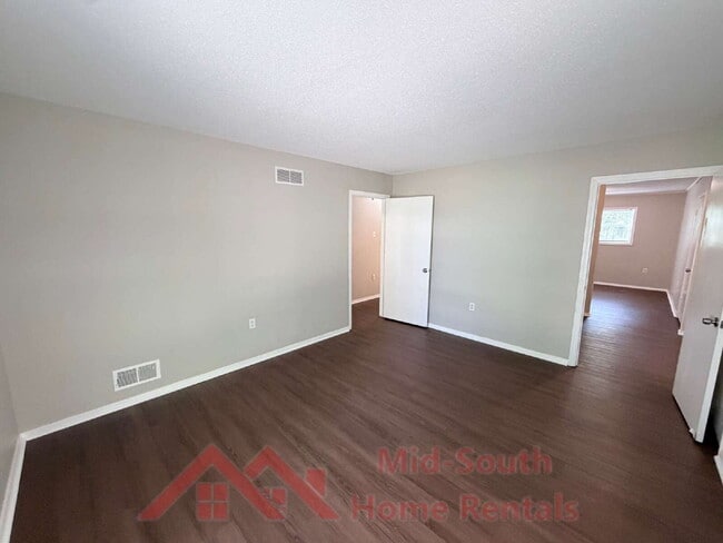 Building Photo - 729 Blackstone Ln