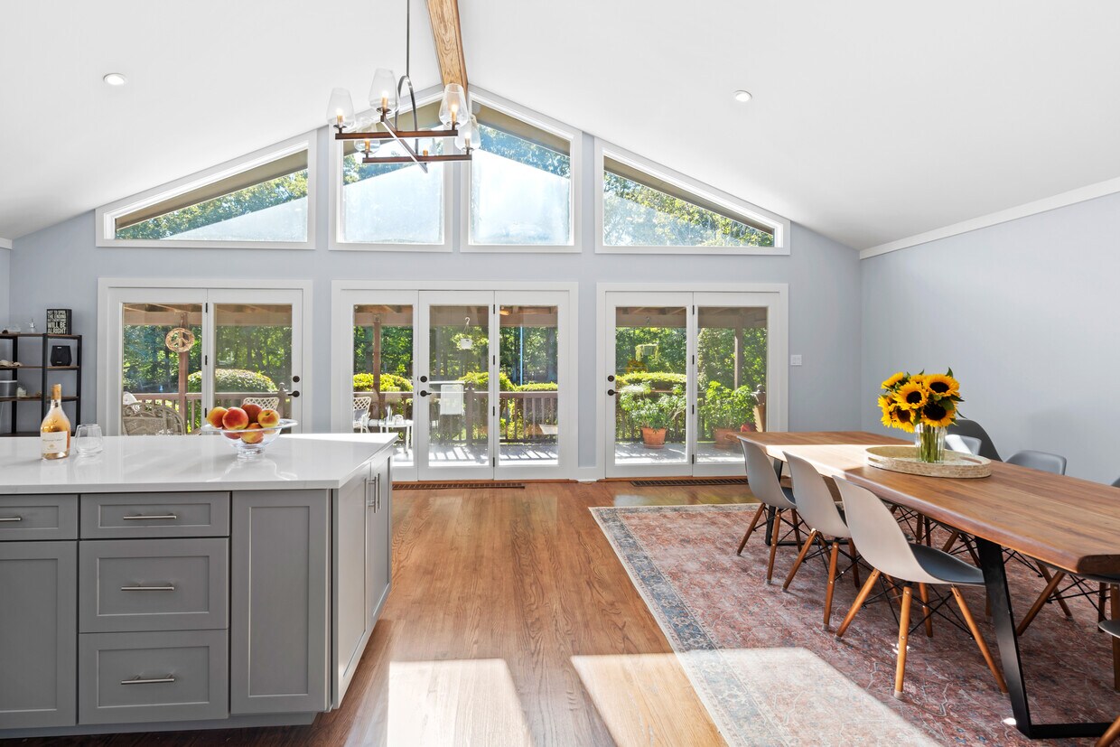view to front of house - 300 Marion Ln