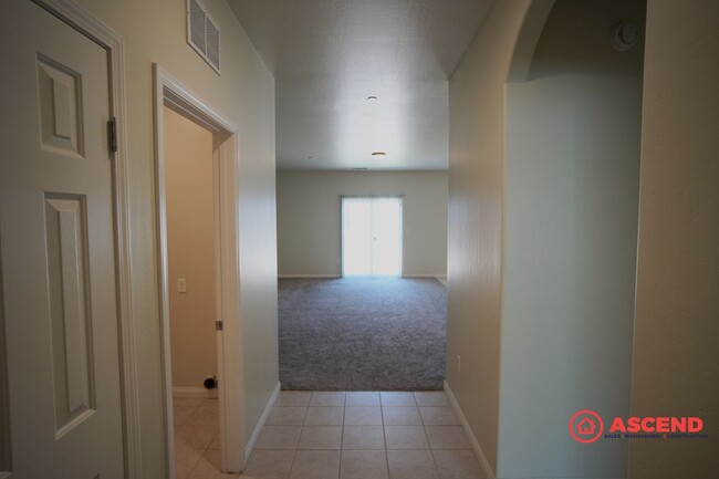 Building Photo - Cute Home in Southwest Bakersfield!