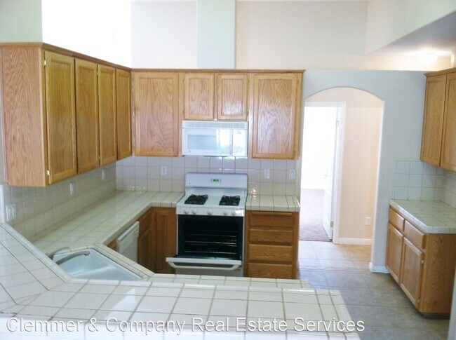 Building Photo - 4 br, 2 bath House - 5012 Vista Del Mar Ave.