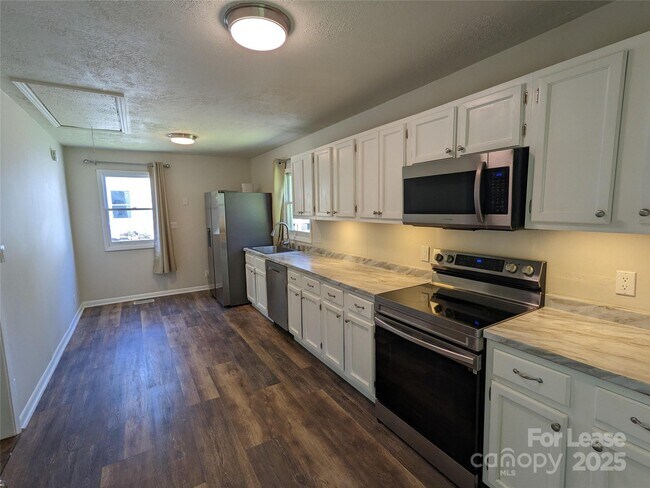 Foto del edificio - 25.5 Woodrow Ave