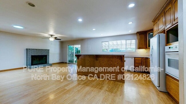 Building Photo - 551 Chablis Ct