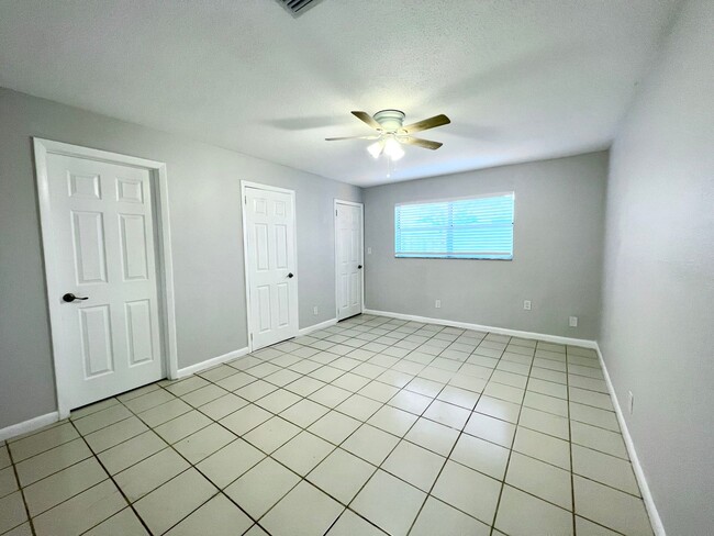 Building Photo - Apartments At Holly Dr