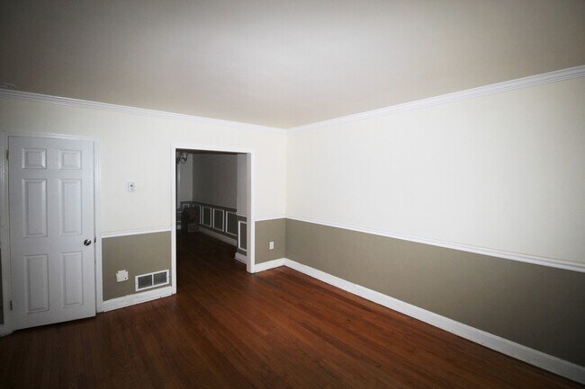 Building Photo - 2111 Redthorn Rd