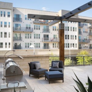 Foto principal - Lofty 1 BR For Rent