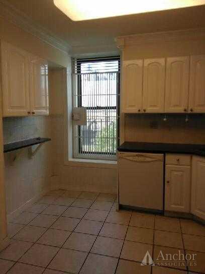 Building Photo - 200 W 96th St