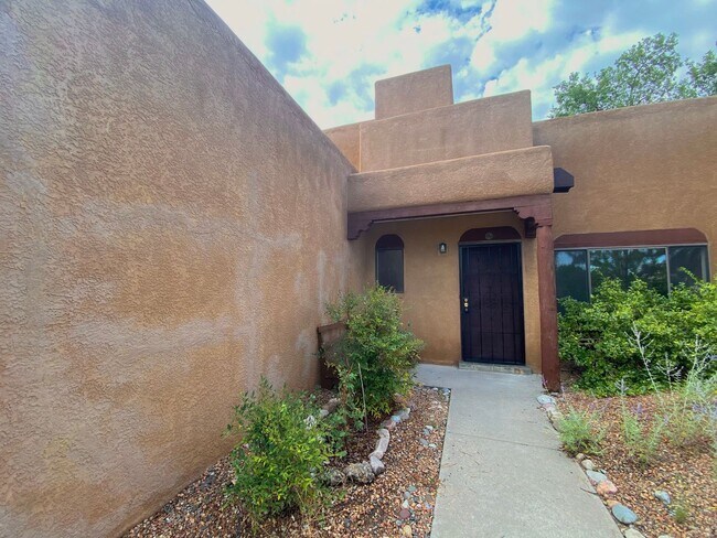 Foto del edificio - Spacious Home in Vista Primera