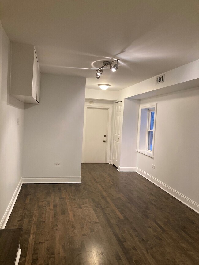 Foto del edificio - 1650 N Richmond St
