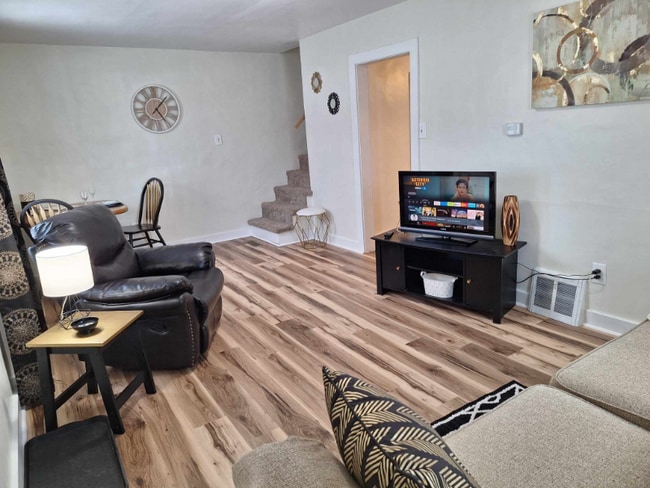 Building Photo - 2 W Pacific St