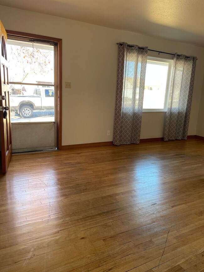 Building Photo - North Central 3 Bedroom Home