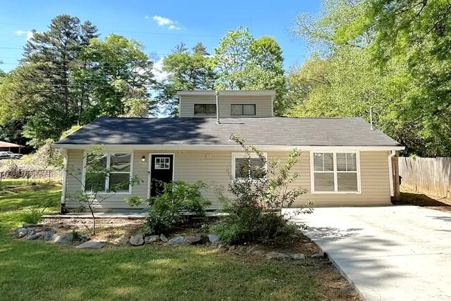 Photo - 1818 Waldrep Cir SE House