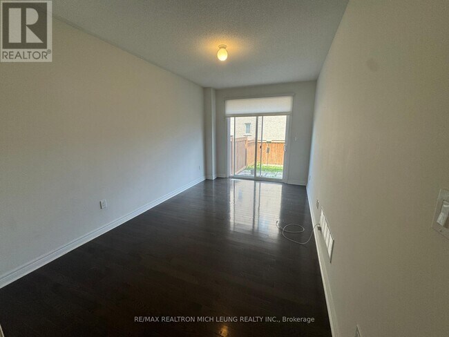 Building Photo - 17 Hilts Dr