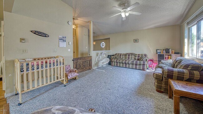 Foto del edificio - 300 E Laurel St