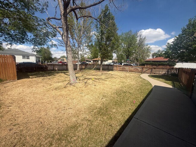 Photo - $0 DEPOSIT OPTION. CLASSIC CHARACTER MEETS COMFORT: 2-BED, 1-BATH IN AN INVITING TRIPLEX Apartment