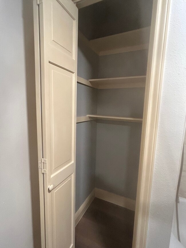 Building Photo - 5767 Belcrest St