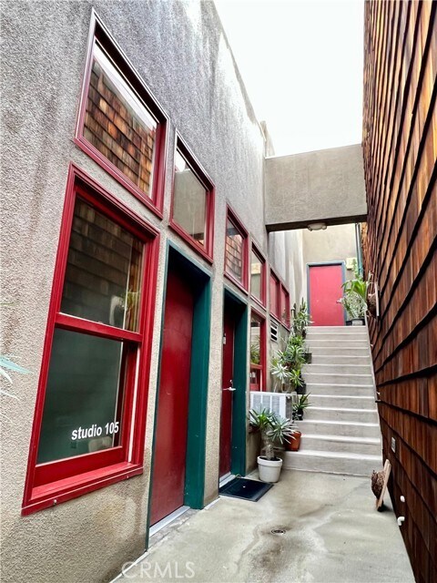 Building Photo - 567 W 5th St