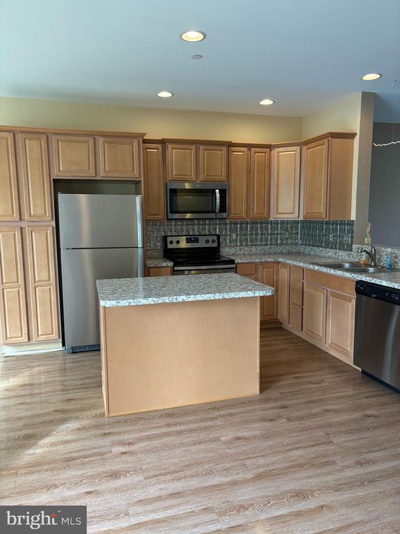 Building Photo - 84 Winslow Ct.