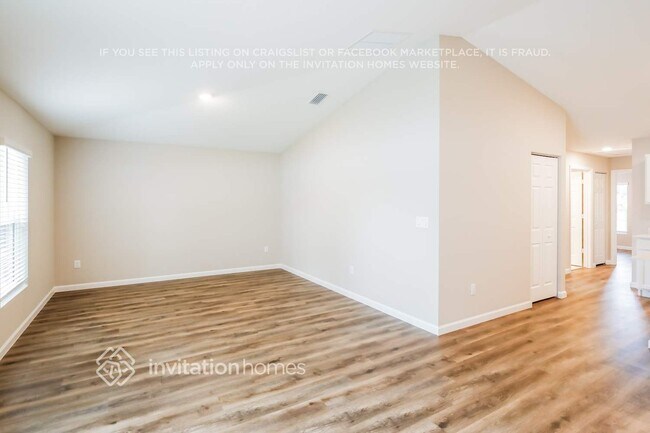 Foto del edificio - 1702 SW Airoso Blvd