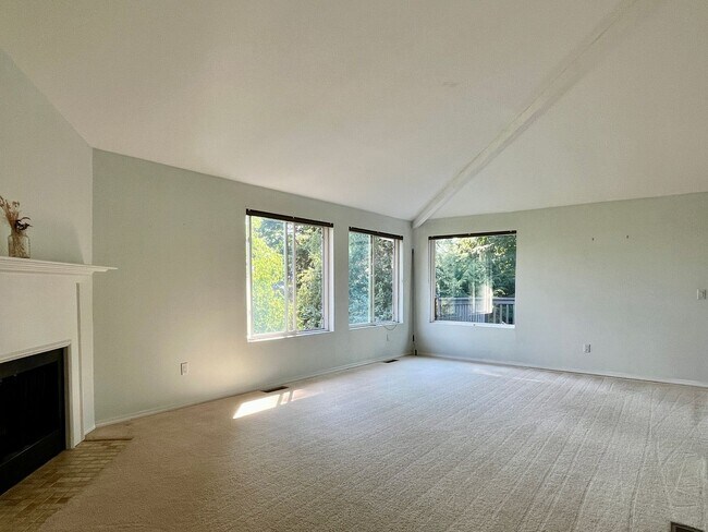 Building Photo - Stunning Home for Rent in Kirkland – Spaci...