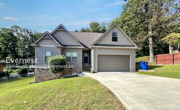 Building Photo - 4010 Rogers Rd