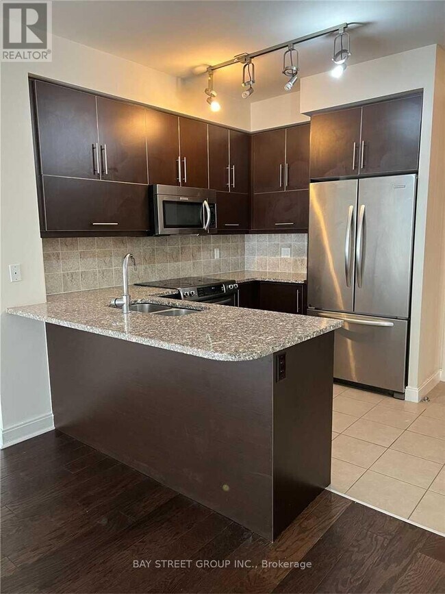 Photo du bâtiment - 825 Church St