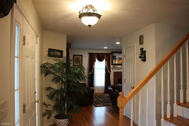Building Photo - 3 Bridle Path