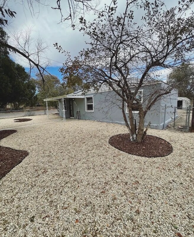 Foto principal - 2045 W 12th St